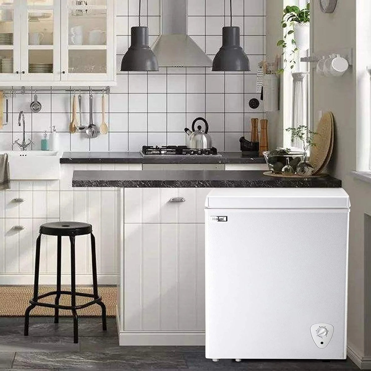 5.0 Cu.ft White Chest Freezer L761557