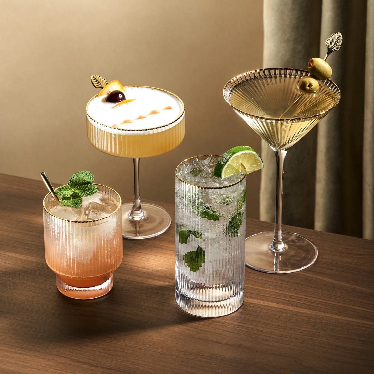 Set of 2 15oz Gold Rimmed Highball Glasses M939316