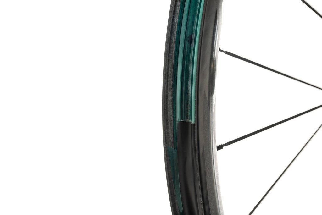 27.5-inch Rear D6874