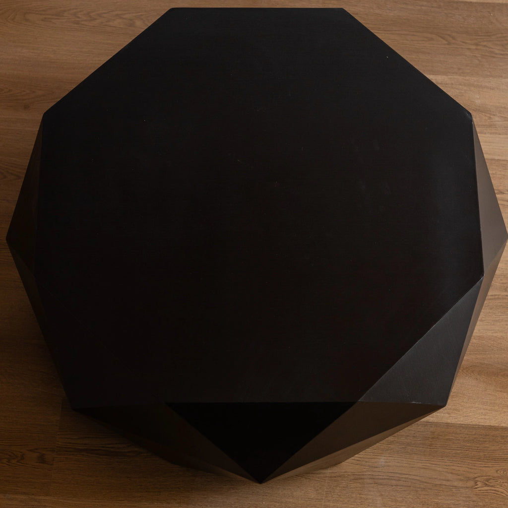 Vintage Style Coffee Table with Embossed Pattern M385986