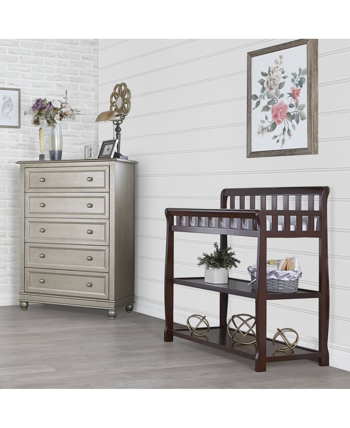2-in-1 Changing Table T735