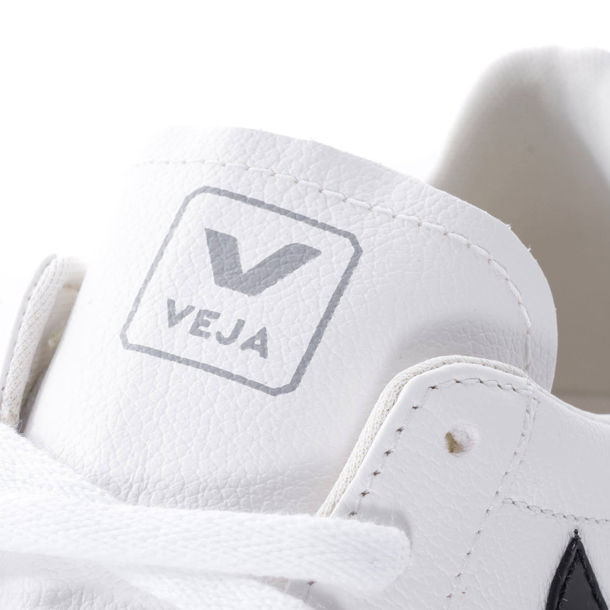 White Black Sneakers E86459