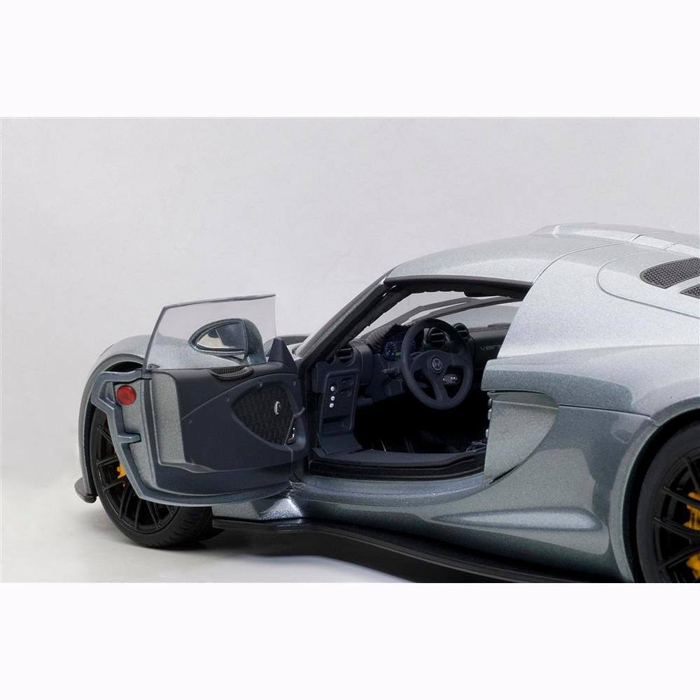 Silver 1/18 Diecast Model Car U967304