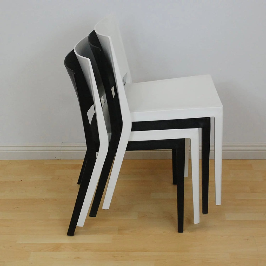 White Molded Plastic Side Chairs Set of 2 D318